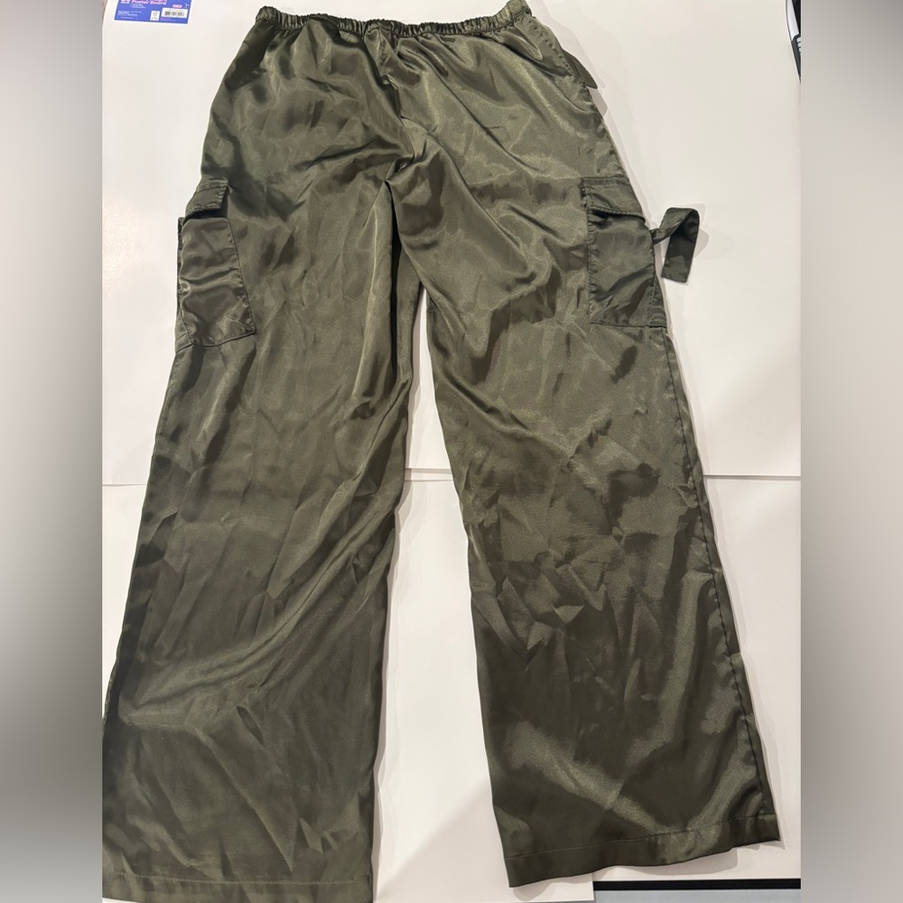 H&M Dark Green Cargo Pants for women